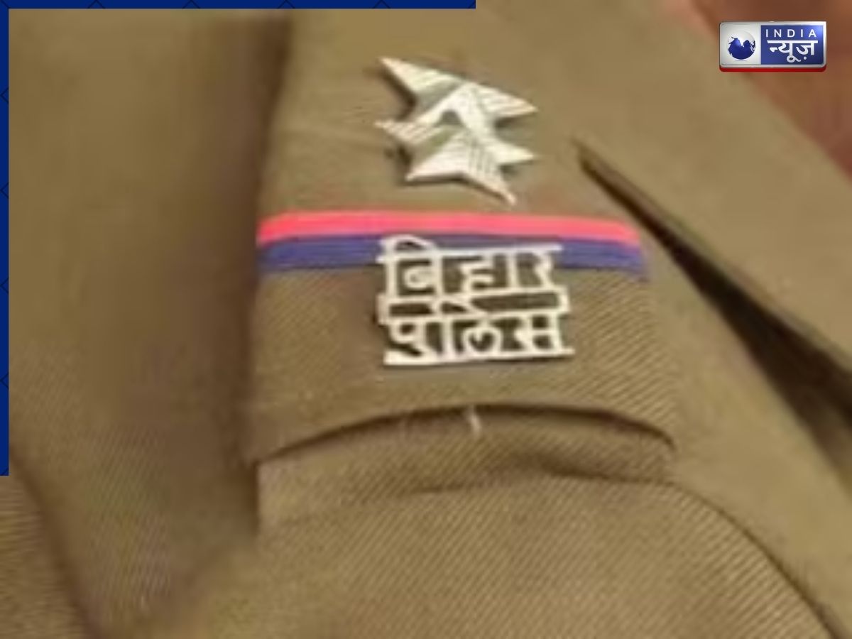 बंद कमरे में महिला सिपाही के साथ रंगरलियां मनाता दिखा एसआई, वीडियो वायरल होने पर मिली ये सजा - Photo Gallery