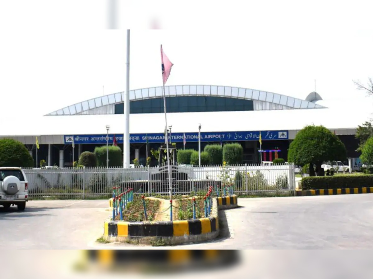 एयरपोर्ट पर अलर्ट, श्रीनगर में 2 विदेशी नागरिकों के पास मिला प्रतिबंधित डिवाइस; हिरासत में लिया