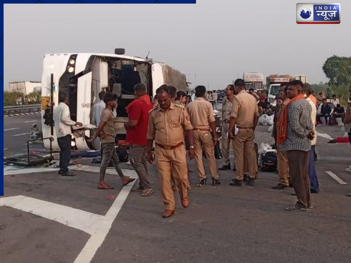 Bus Accident: पूर्वांचल एक्सप्रेसवे पर बड़ा हादसा! आजमगढ़ जा रही बस बेकाबू होकर पलटी, 60 से ज्यादा घायल