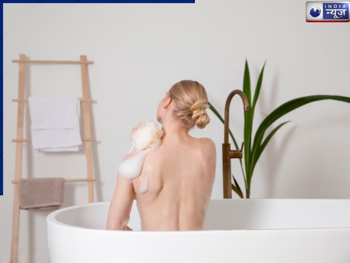 Use a salicylic acid-based cleanser while bathing during the summer. - Photo Gallery