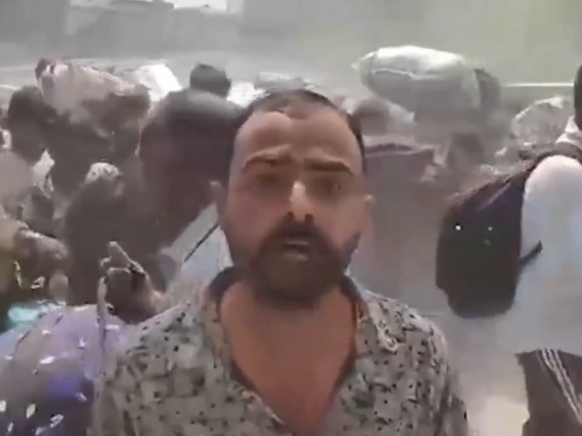 Gujarat Viral Video: ‘अब नहीं आऊंगा दोस्त, बता देना’, ट्रेन पकड़ने के लिए लोगों की भाग-दौड़, युवक का ये वीडियो रुला देगा!