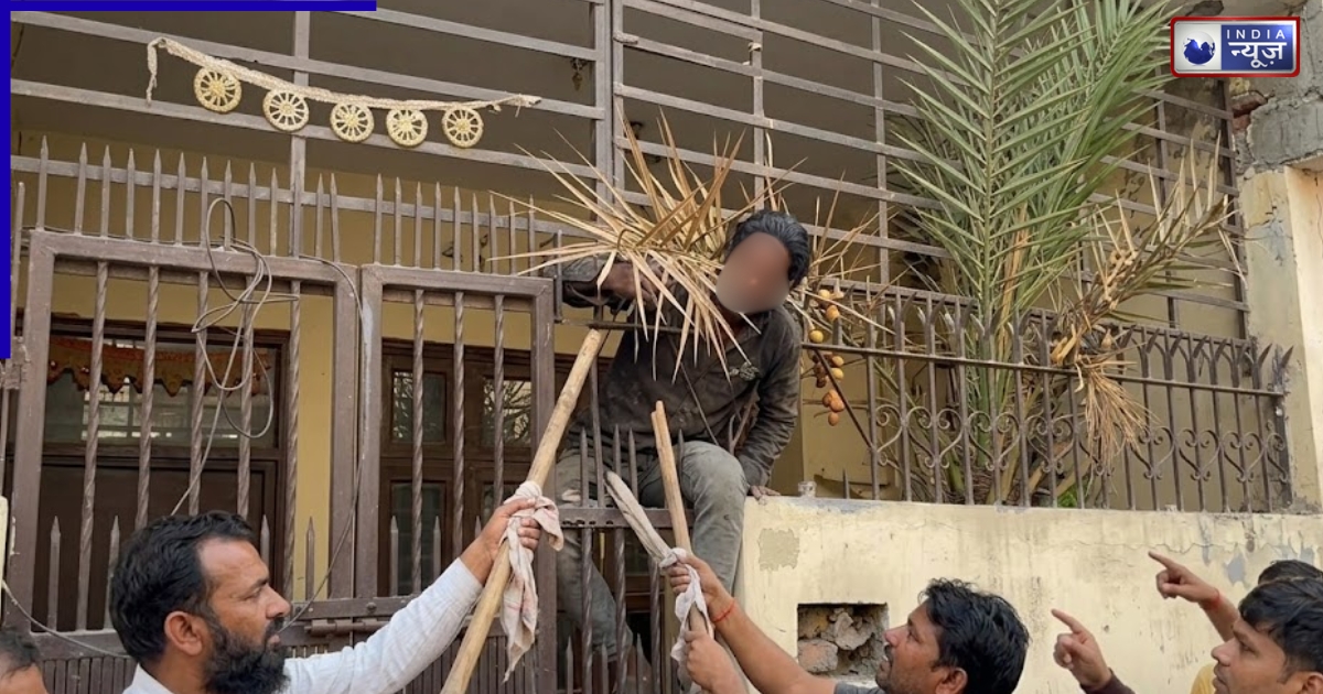चोरी करने घुसा, जाल में खुद फंस गया: गाजियाबाद में ‘आसमान से गिरा, खजूर में अटका’ वाली हालत हुई चोर की!