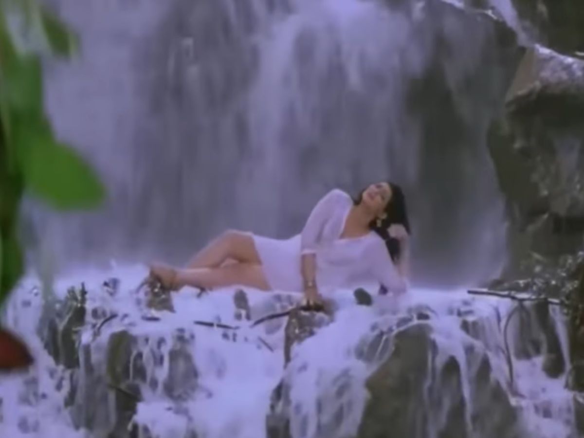 क्या मंदाकिनी की तरह फेमस होना चाहती थी ट्विंकल खन्ना? Transparent कपड़े में दिया था बोल्ड सीन