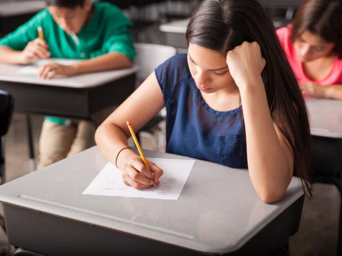 UP Board Passing Marks 2026: क्या अच्छा नहीं गया है आपका भी Board Exam? जानें यूपी बोर्ड में क्या है पासिंग नंबर?