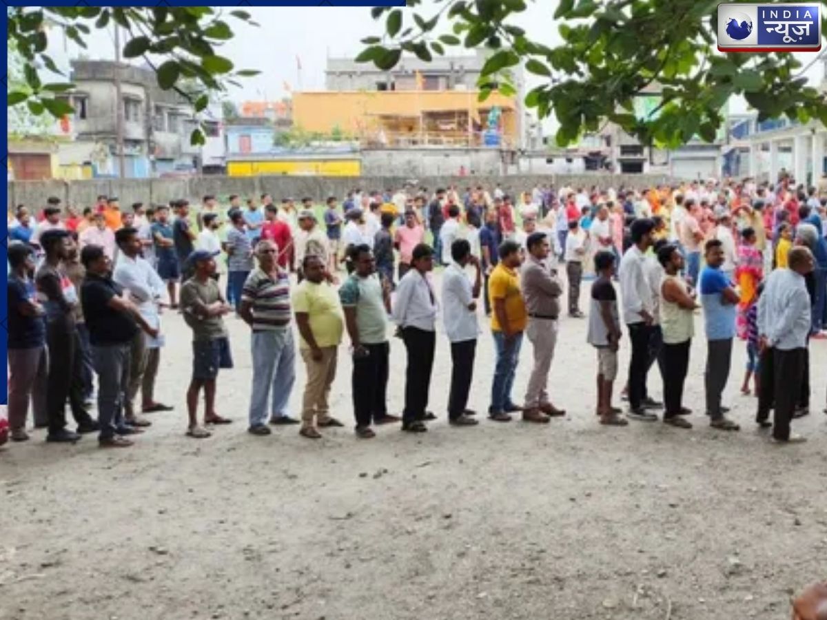 West Bengal Election 2026 Voting: मुर्शिदाबाद में फेंके गए देसी बम, 9 बजे तक 18 प्रतिशत वोटिंग