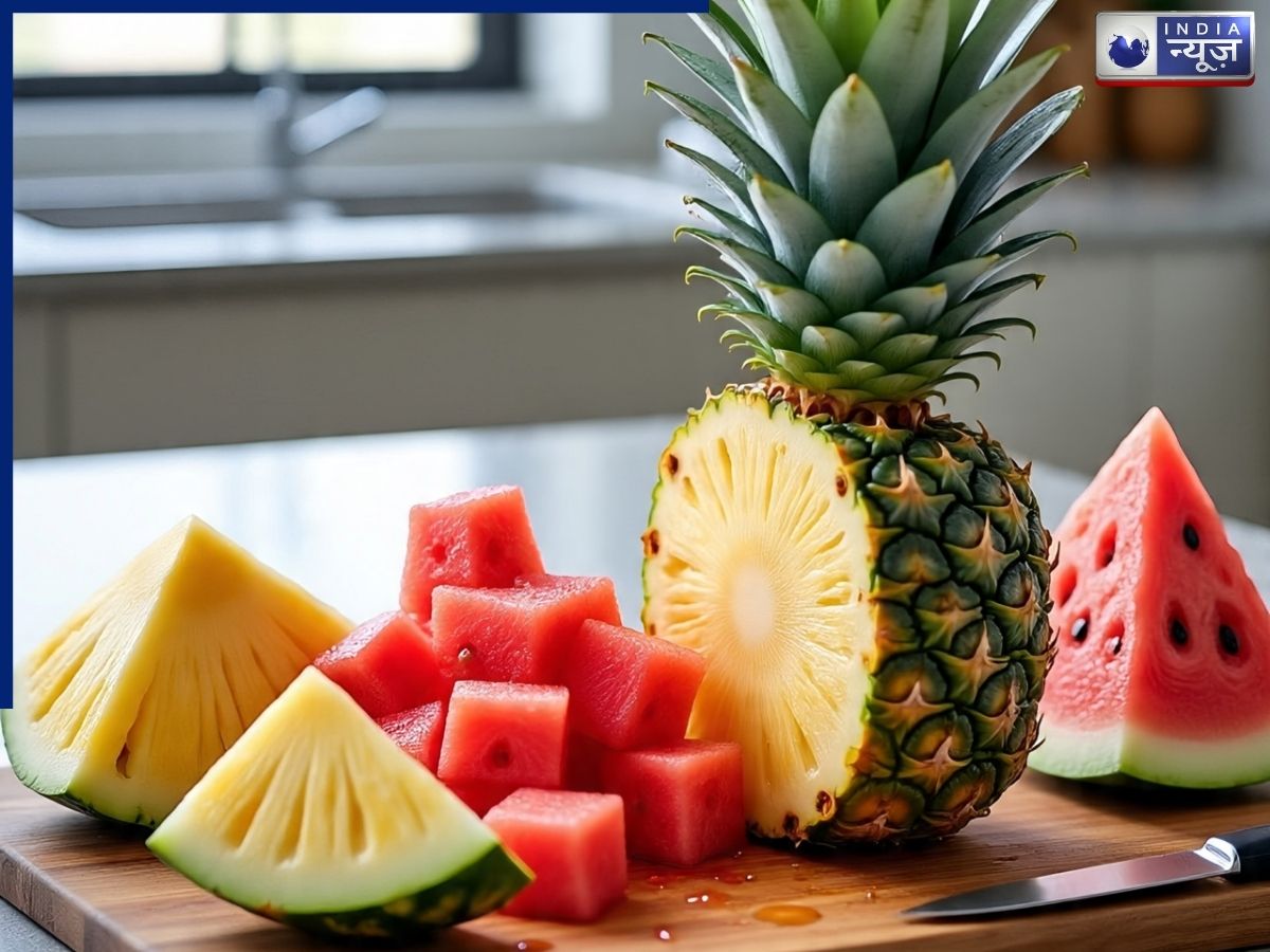 अनानास या तरबूज? गर्मियों में कौन सा फल रखेगा आपको फिट और हाइड्रेटेड, नोट कर लें खानें का सही समय
