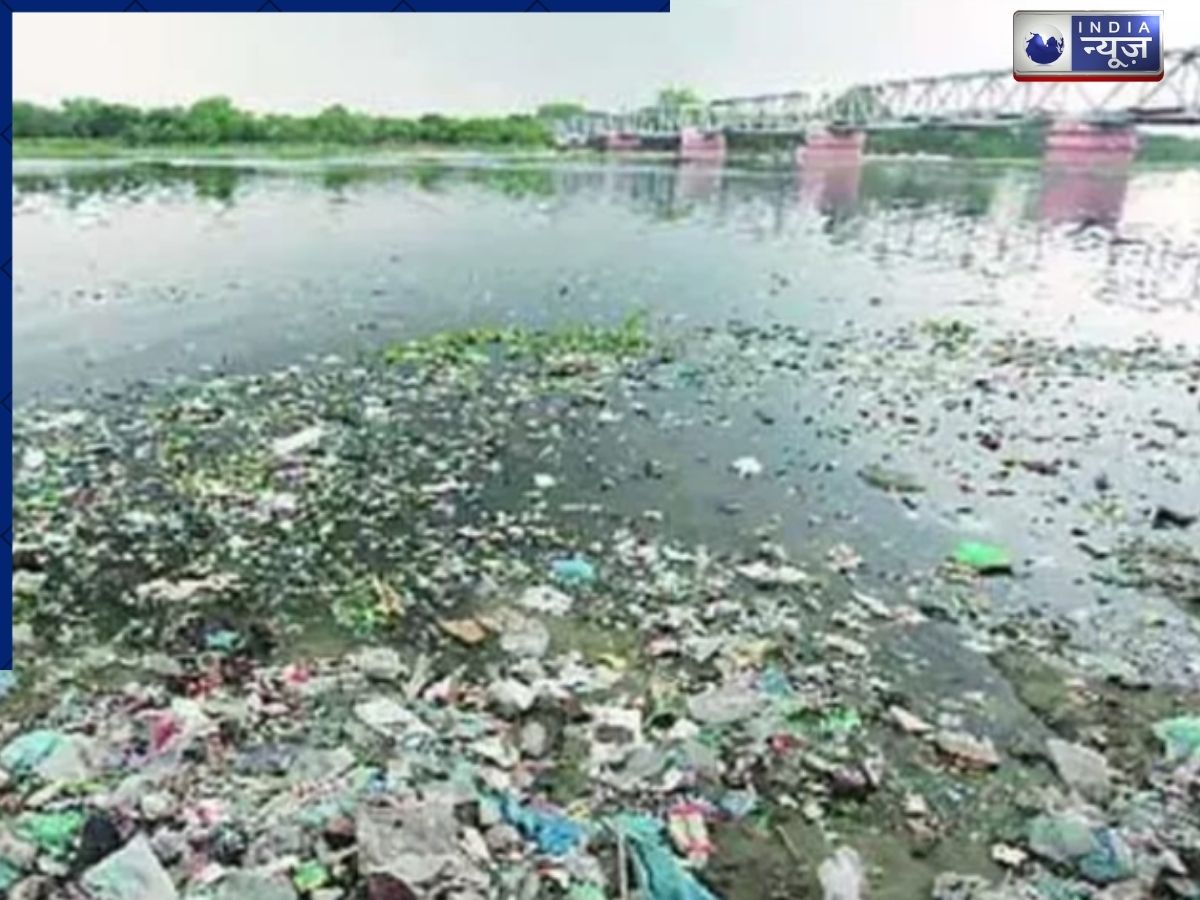 UP: यमुना नदी में गंदगी और अवैध निर्माण पर NGT सख्त, जारी किया नोटिस, कार्रवाई के संकेत