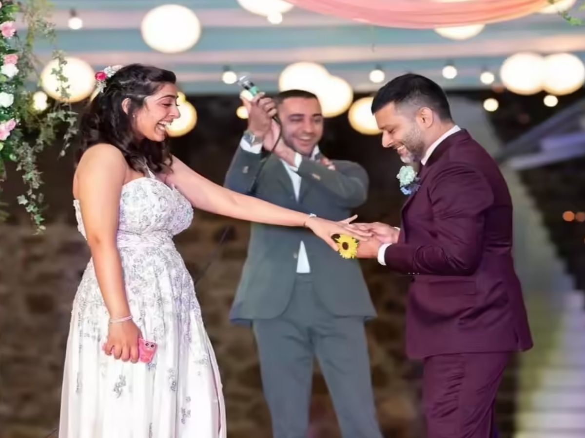 News of Marriage and Separation - Photo Gallery