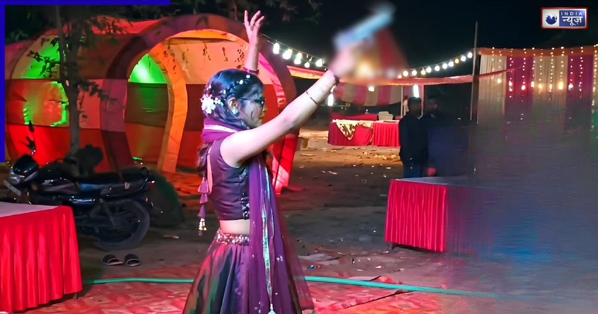 तमंचे पर ‘डिस्को’! युवती का हथियार लहराते वीडियो वायरल, पुलिस जांच में जुटी
