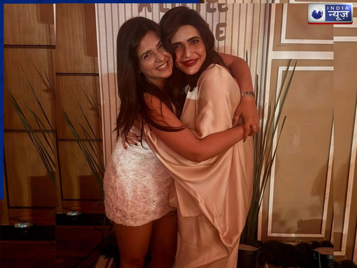 Actress in Party Mode - Photo Gallery