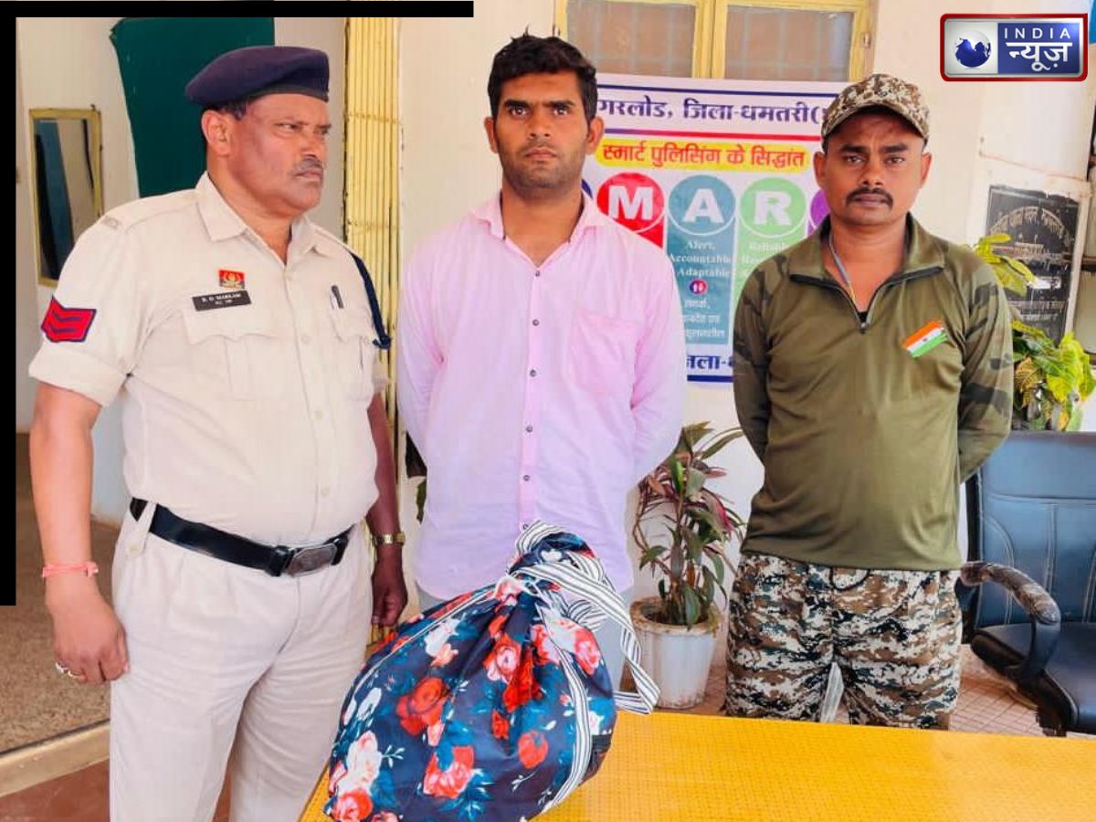 Chhattisgarh News: धमतरी में अवैध शराब के साथ दो तस्कर गिरफ्तार, बाइक समेत लाखों का माल जब्त