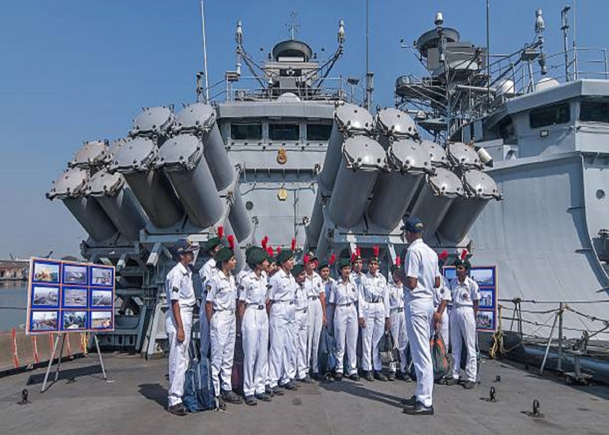 Indian Navy Vacancy: भारतीय नौसेना में बी. टेक कैडैट एंट्री के लिए नोटिफिकेशन जारी, 29 मई से करें आवेदन