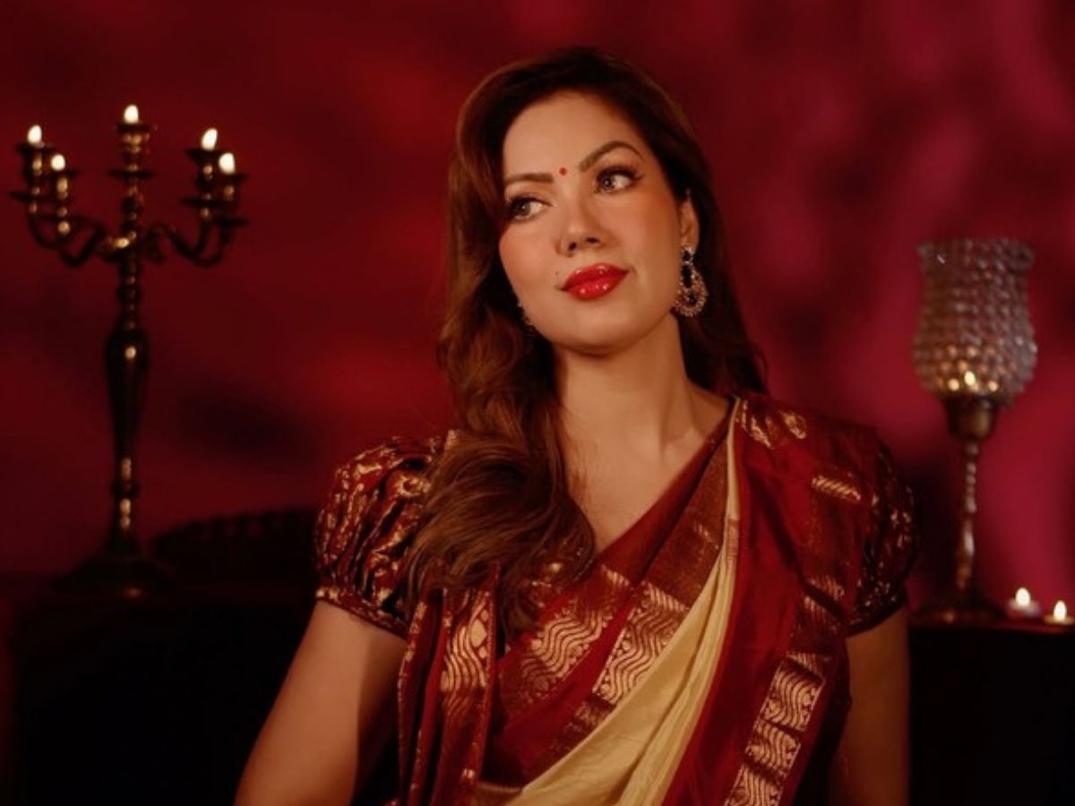 The Distinctive Features of Munmun Dutta's Hairstyle - Photo Gallery