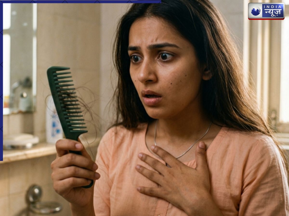 Hair Fall से हैं परेशान? क्लीनिकल न्यूट्रिशनिस्ट से जानिए किस विटामिन की कमी से झड़ रहे हैं आपके बाल, ये चीजें आएंगी काम!