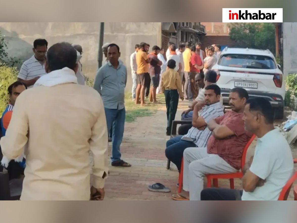 बाइक, ई-रिक्शा और कार की ऐसी भिड़ंत कि थम गईं पति-पत्नी की सांसें, पीछे छोड़ गए 3 साल की बिलखती मासूम, 8 घायल!