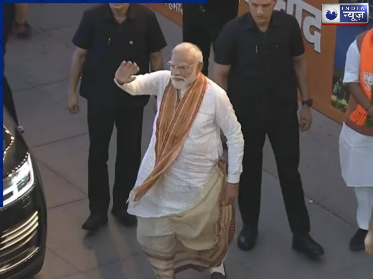 बंगाल-असम जीत के जश्न में दिखा पीएम मोदी का अनोखा अंदाज, बंगाली स्टाइल धोती-कुर्ते में खास संदेश
