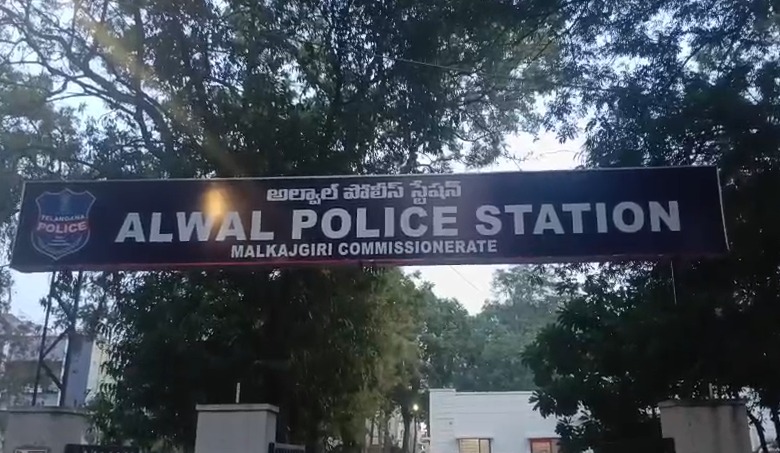तेलंगाना में प्रेमी से शादी करने के लिए 6 साल की बेटी को उतारा मौत के, पुलिस ने किया गिरफ्तार