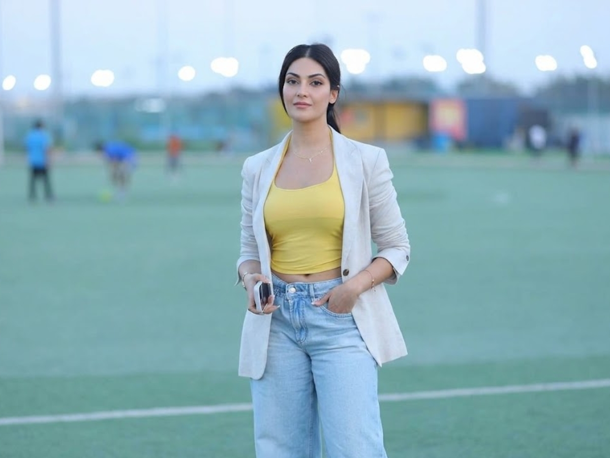 Shefali Bagga vs Yesha Sagar - Photo Gallery