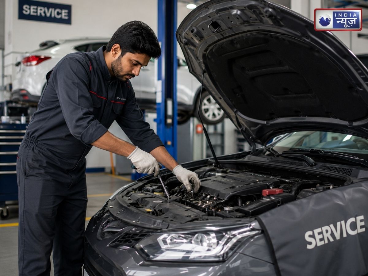 First Car Servicing Tips: कराने जा रहे हैं कार की पहली सर्विस? अटेंडेंट से जरूर पूछें ये बातें, गाड़ी के लिए रहेगा फायदेमंद