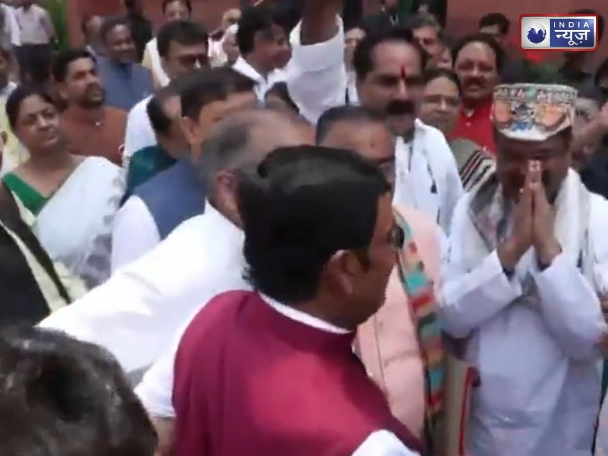 धर्मेंद्र प्रधान का जिंदाबाद के नारों के बीच हुआ जोरदार स्वागत, शिक्षा मंत्री से इस्तीफा देने के बाद पहली बार पहुंचे थे संसद