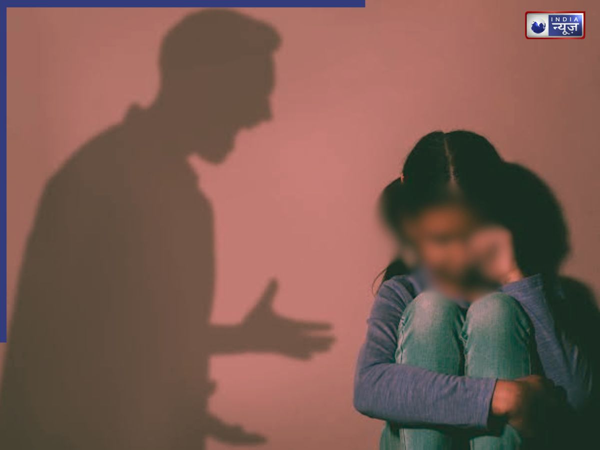 ‘पापा, हम स्कूल नहीं जाएंगे’… शराफत के नकाब में छिपा बैठा था ‘दरिंदा’ शिक्षक, मासूम छात्राओं को बनाता था शिकार; भड़का पूरा गांव!