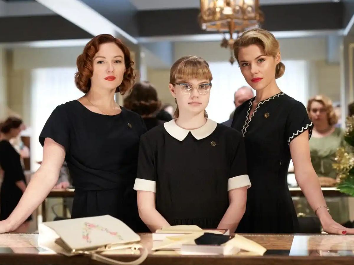 ladies in black - Photo Gallery