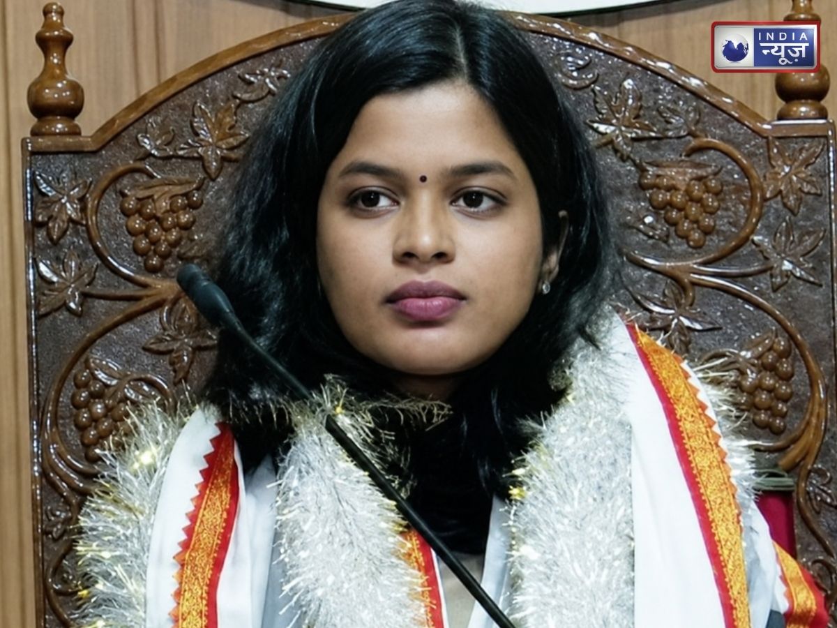 केरल में बड़ा सियासी उलटफेर: अपनी ही पार्टी के नेताओं ने दिया दगा, गंवानी पड़ी देश की सबसे युवा पालिका अध्यक्ष की कुर्सी