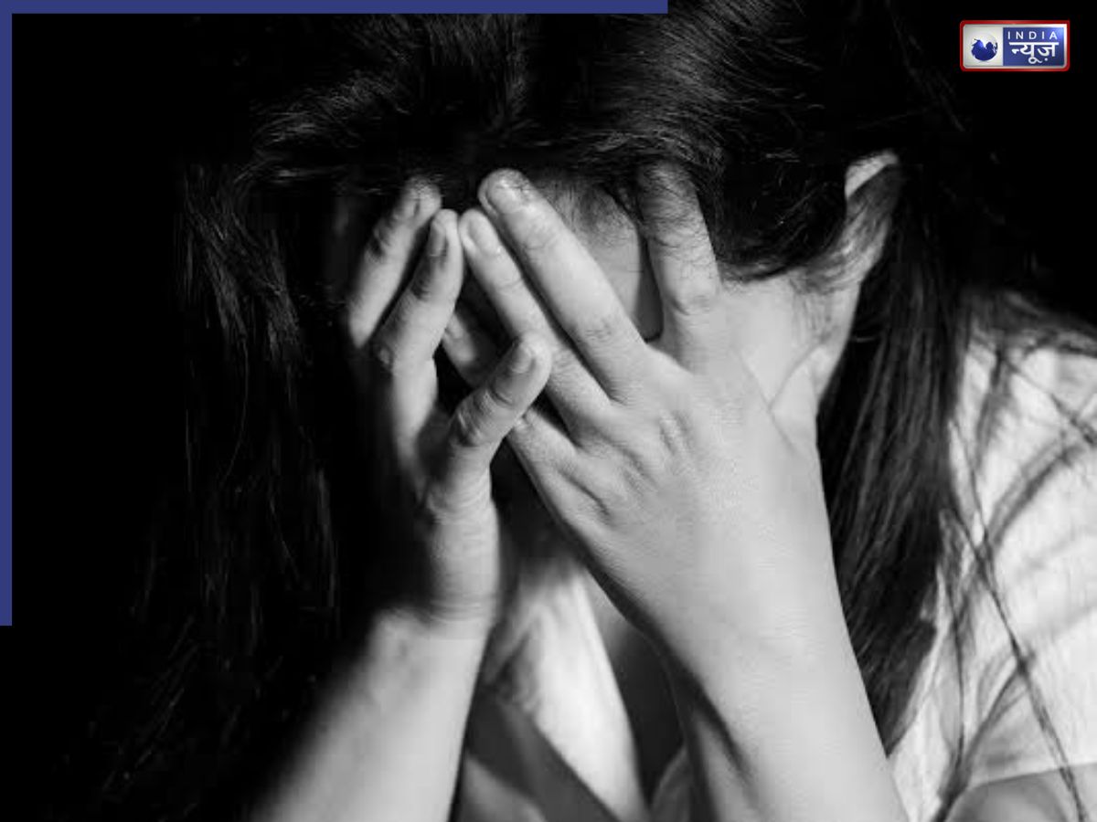 अस्पताल में लटके ताले, डॉक्टर गायब! दर्द से तड़पती सही गर्भवती महिला, फिर खुले आसमान के नीचे जन्मा बच्चा!