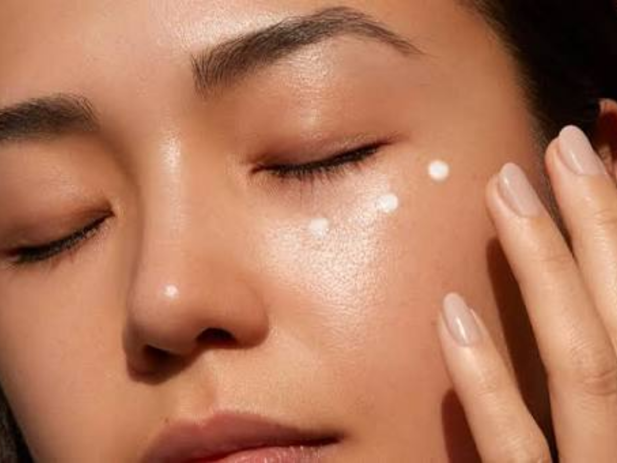 applying eye cream - Photo Gallery