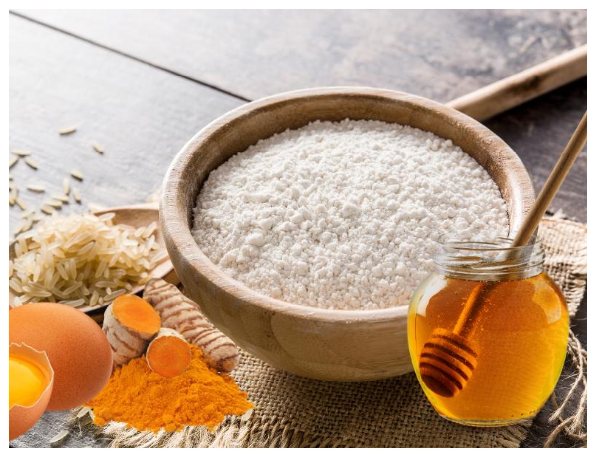 Make a pack with rice flour, turmeric and honey - Photo Gallery