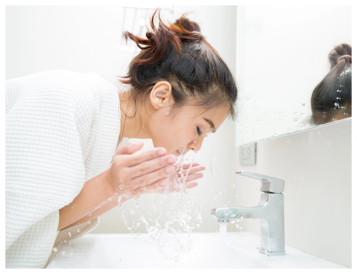 Cleanse your face thoroughly before applying the pack. - Photo Gallery