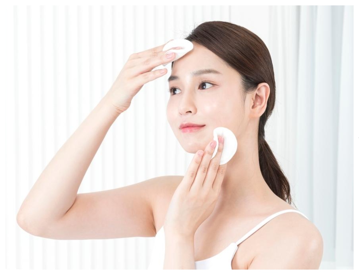 Moisturize your face lightly after washing it. - Photo Gallery