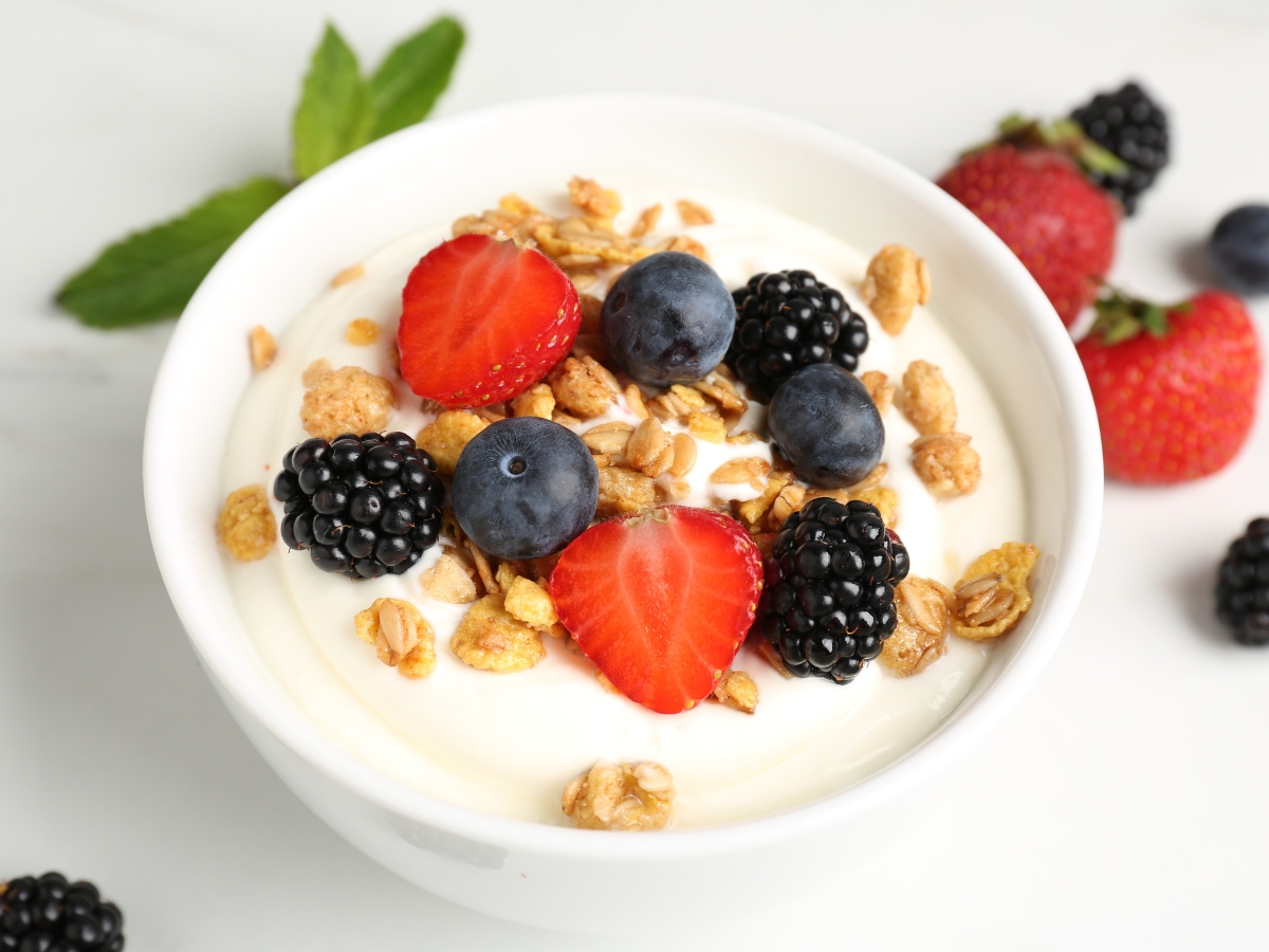 greek yoghurt with berries - Photo Gallery