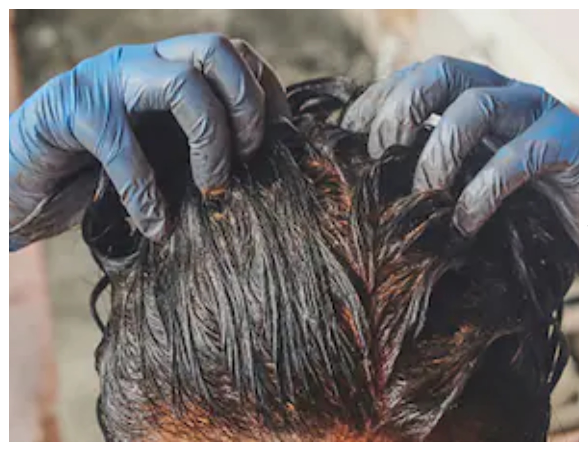 Take care of the moisture of your hair after applying henna. - Photo Gallery