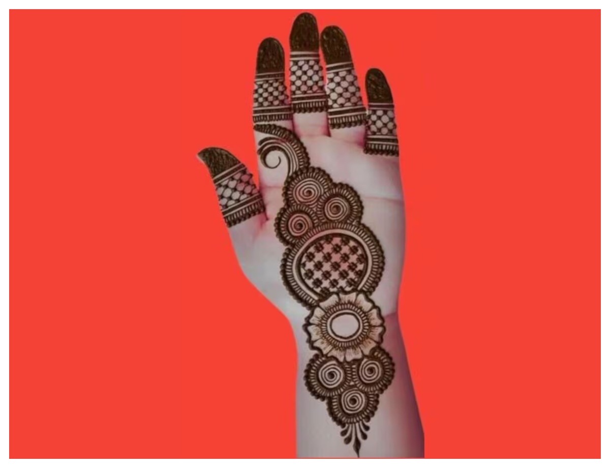 Simple mehndi with vine - Photo Gallery