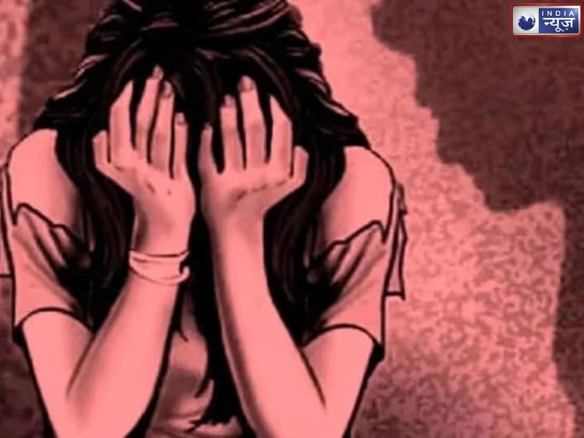 Hapur Acid Attack: शादी से इनकार का खौफनाक बदला! दीवार फांदकर घर में घुसा युवक, दो बहनों पर फेंका तेजाब