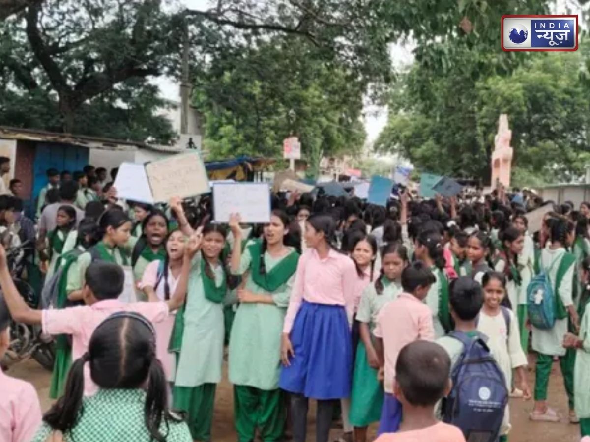Jharkhand Gen-Alpha Protest: अब गढ़वा में Gen Alpha ने काटा भयंकर बवाल! सड़क जाम के बाद थाने में पथराव, फिर 1 चिट्ठी ने पलटा पूरा खेल!