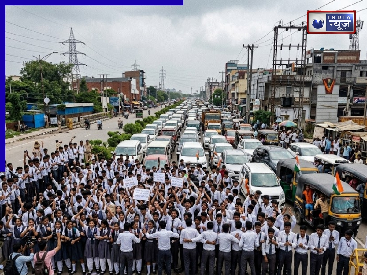 UP Student Protest: लखनऊ में सड़कों पर उतरे 12वीं के छात्र, किया चक्का जाम, मंत्री को देना पड़ा दखल