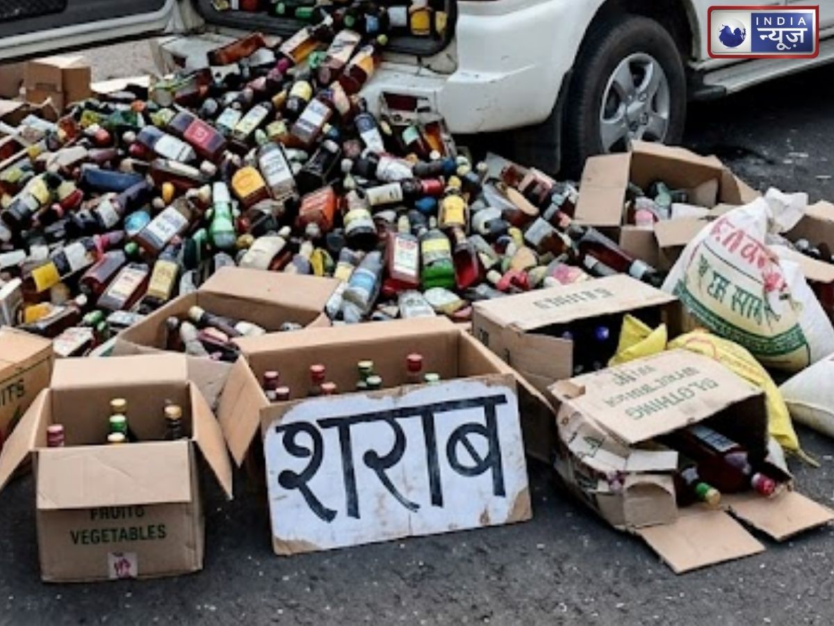 MP Liquor Smuggling: मध्य प्रदेश में तस्करों की अनोखी चाल नाकाम, सड़क पर पलटी गाड़ी तो खुल गया 16 लाख की शराब का राज