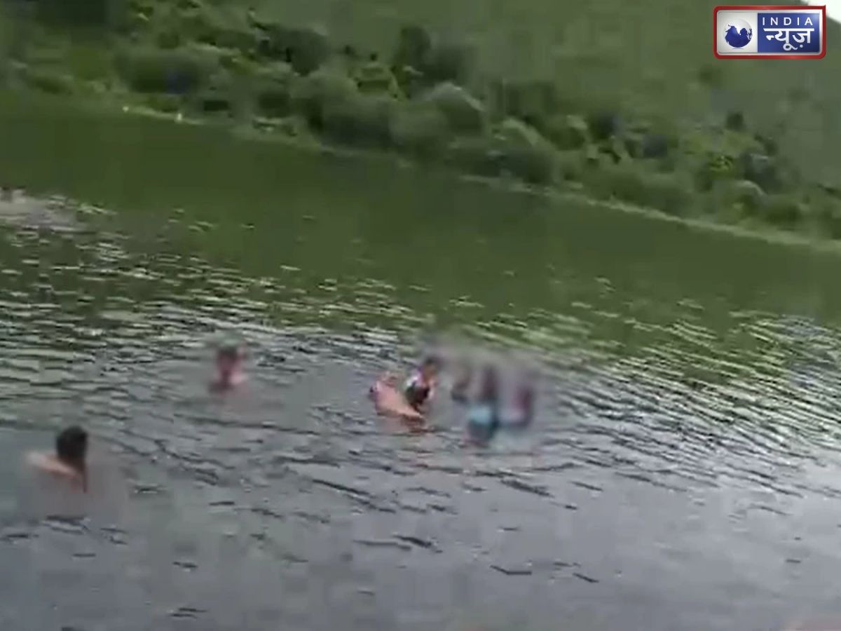 डैम, पिकनिक और नंगा प्रिंसिपल, स्कूल गर्ल्स के सामने ये सब…वायरल वीडियो ने खोल कर रख दी पोल