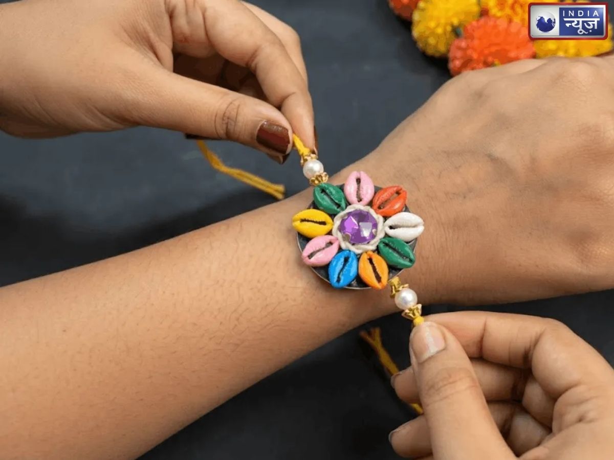 बहन ने भेजी राखी तो भाई किससे बंधवाए? ज्योतिषाचार्य ने बताया सही तरीका, इन सवालों का जानें सही जवाब