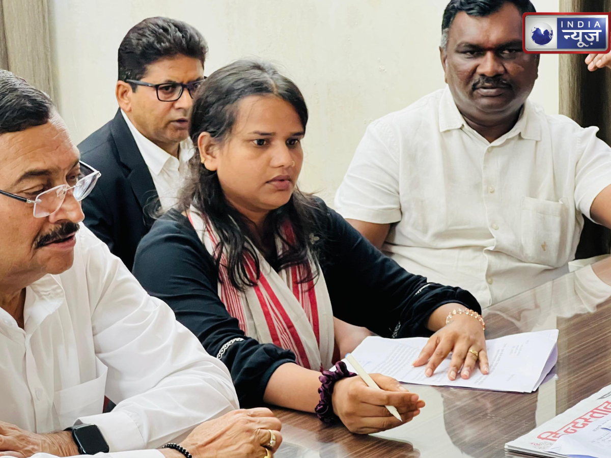 छात्रा की शिकायत पर गरमाया मामला, JMM कार्यकर्ताओं पर छेड़छाड़-मारपीट का आरोप; बाबूलाल मरांडी समेत BJP नेता थाने पहुंचे