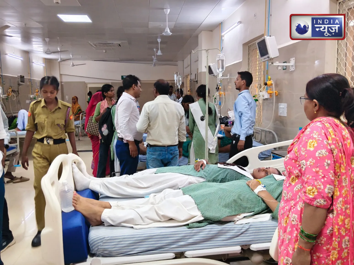 देवरिया की तिरंगा यात्रा में निकली थी छात्राएं, गर्मी से छात्राओं का हाल हुआ बेहाल, 25 से अधिक अस्पताल में भर्ती
