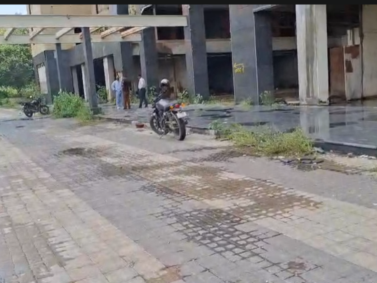 राजौरी गार्डन में बंद पड़े मॉल से 19 साल की युवती ने लगाई छलांग, मौके पर ही हो गई मौत, सुसाइड नोट में बताया मौत का कारण