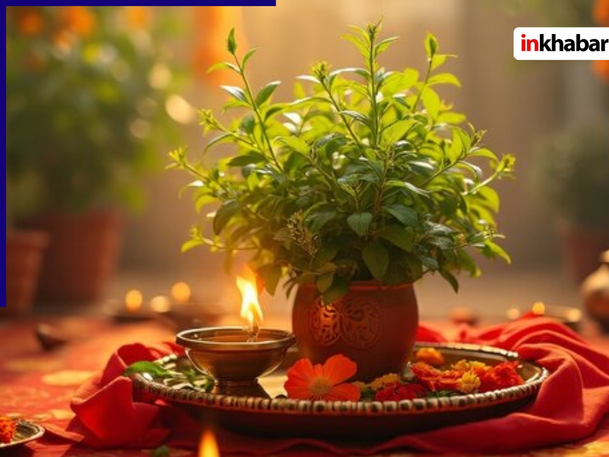 Tulsi Ko Jal Chadhane Ke Niyam: तुलसी को जल चढ़ाने से मिलते हैं ये चमत्कारी फायदे, लेकिन रखें इन बातों का ध्यान