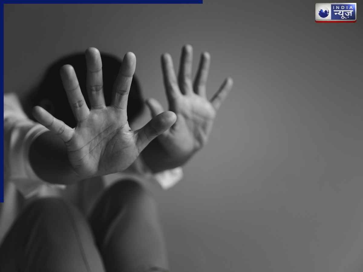 Hathras Crime: नशे में बेटे ने 63 साल की मां के साथ किया रेप, हाथ-पैर बांधकर दिया वारदात को अंजाम