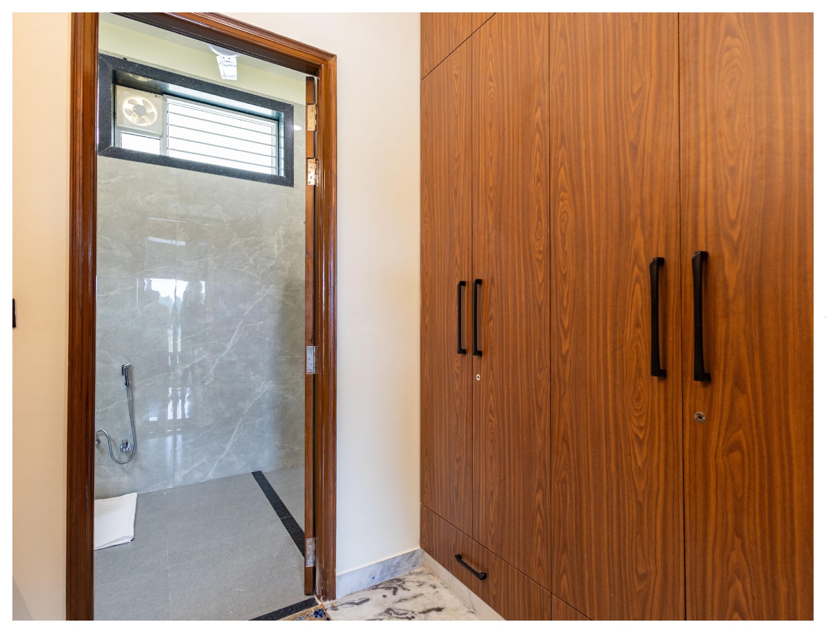 Avoid eating near the bathroom - Photo Gallery