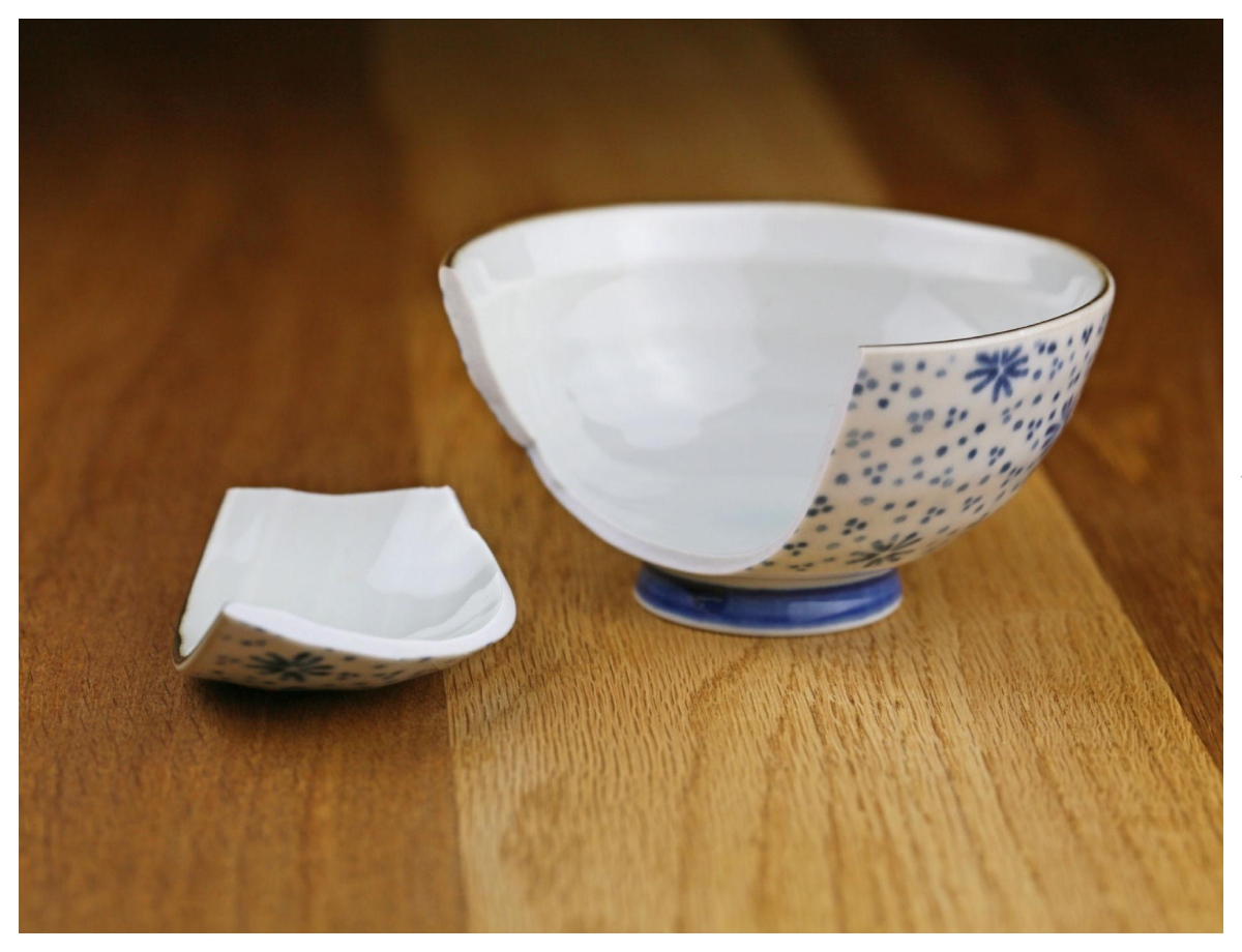 Do not eat food in broken utensils - Photo Gallery