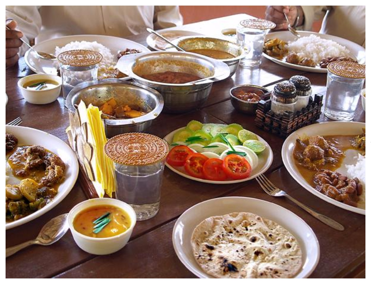 Do not eat food sitting at these places - Photo Gallery
