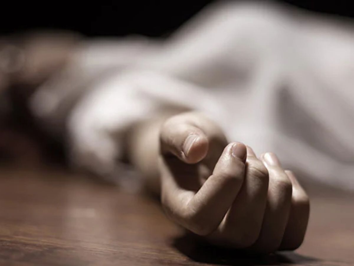 Ajmer: कमरे में मौजूद था बेटा; माता, पिता और बहन ने खा लिया जहर, पूरा मामला जानकर खड़े हो जायेंगे रोंगटे
